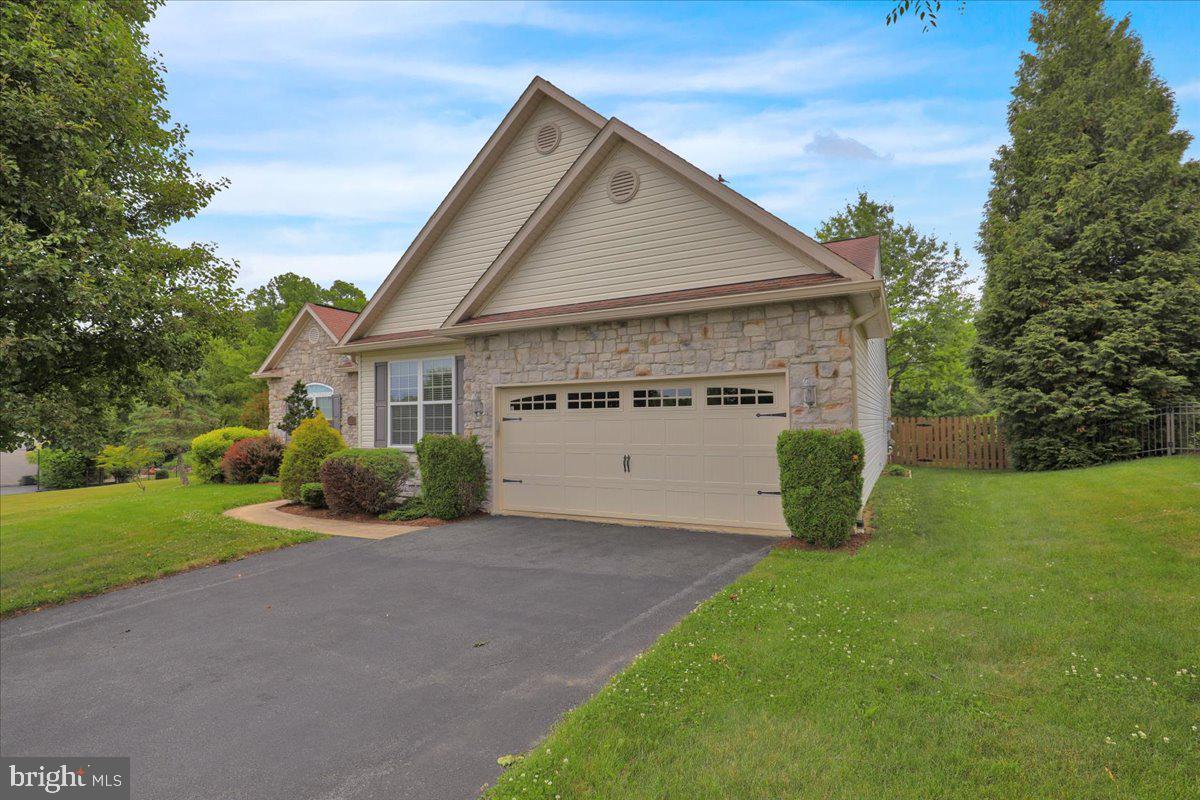 52 Harry Avenue Reading, PA 19607 - Photo 3 of 45