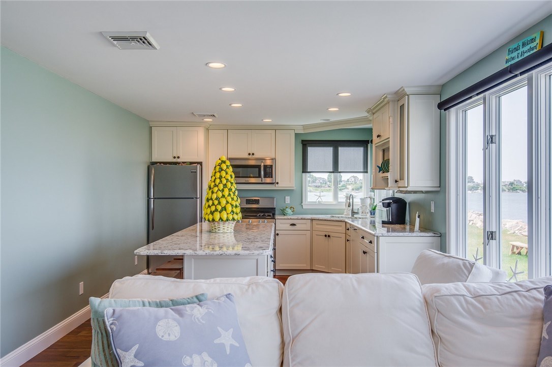 5 Sand Piper Road Narragansett, RI 02882 - Photo 9 of 33 Gallery Image 9