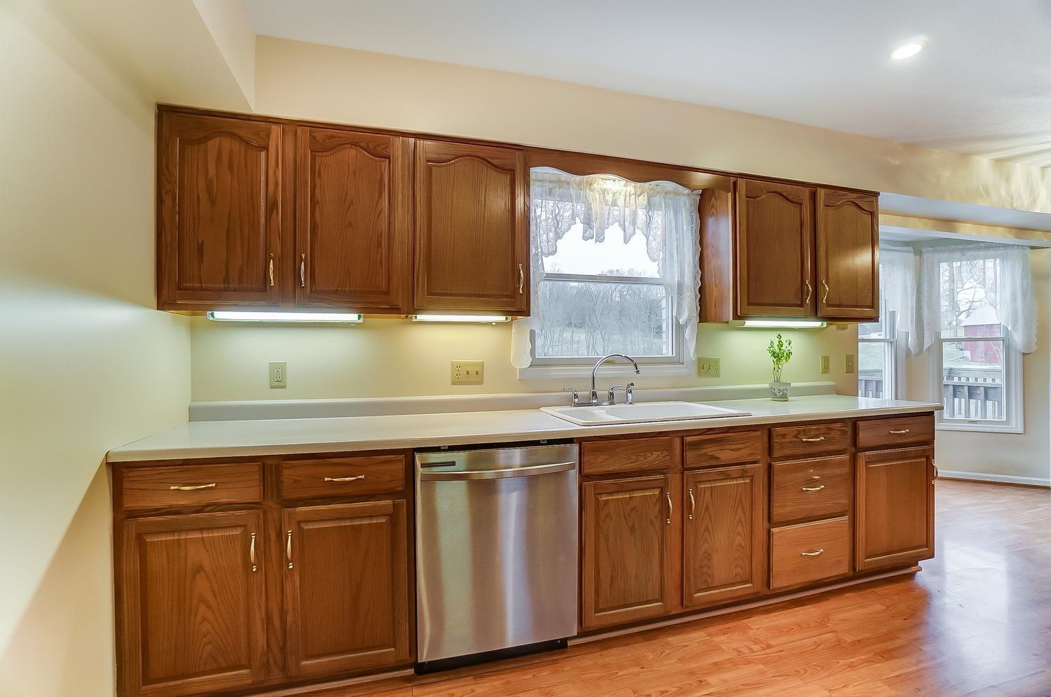 8290 Wuest Road Cincinnati, OH 45247 - Photo 8 of 48 Gallery Image 8
