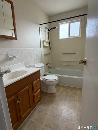 $1,350 | 179 Elm Street, Unit 12, West Haven, CT 06516