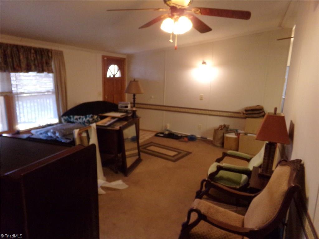 4806 Cashatt Road Trinity, NC 27370 - Photo 17 of 30 Living room
