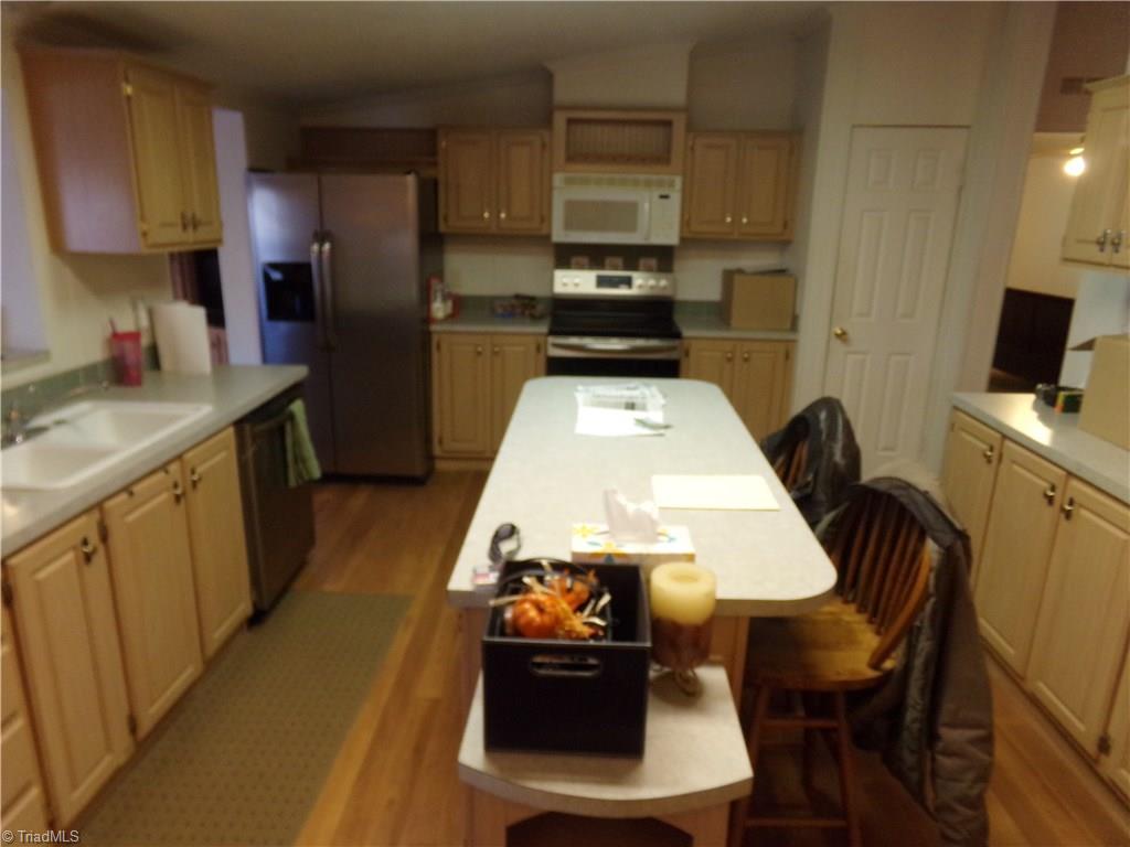 4806 Cashatt Road Trinity, NC 27370 - Photo 10 of 30 HUGE Center Island