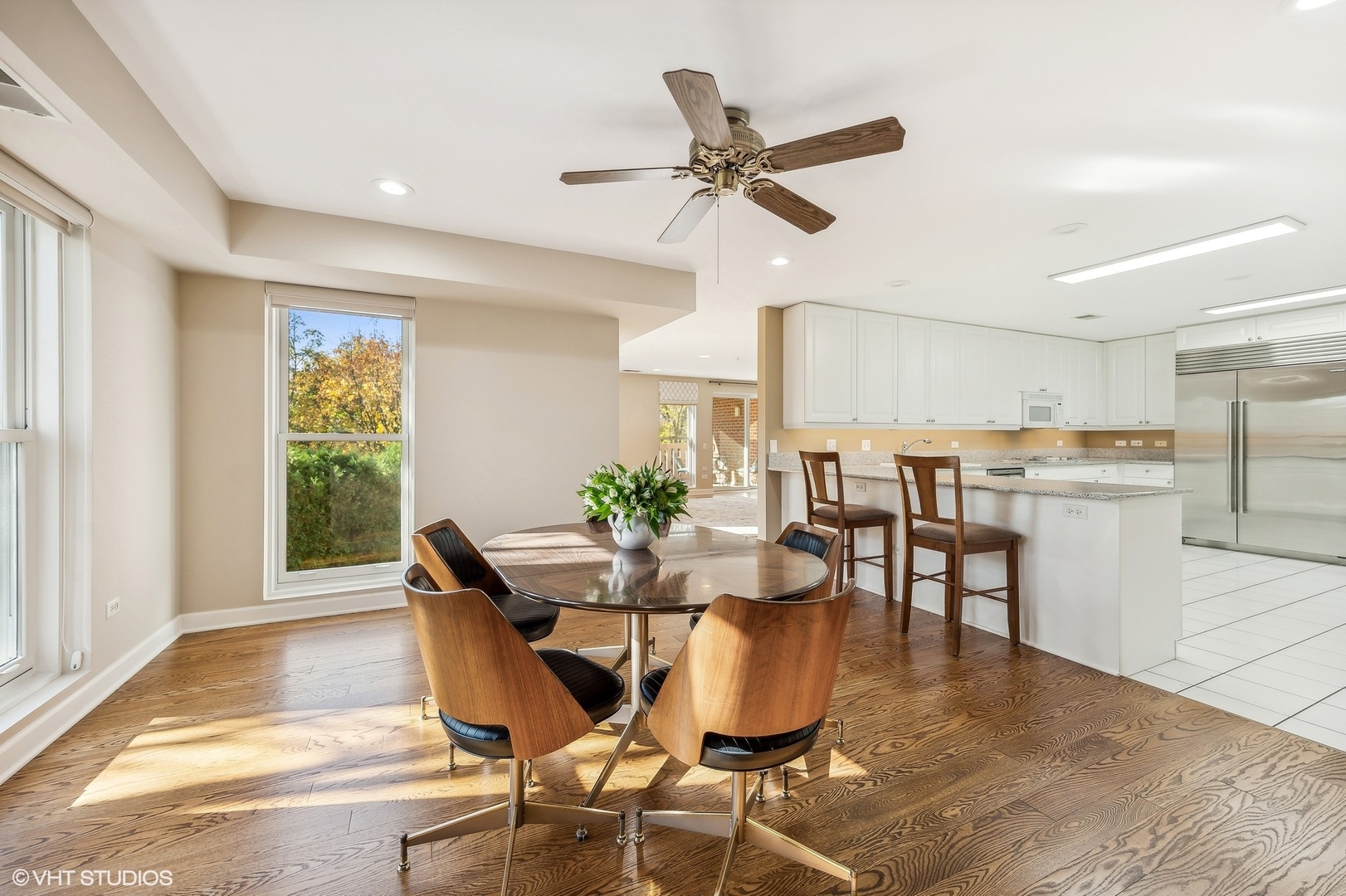360 Green Bay Road, Unit 3D Winnetka, IL 60093 - Photo 11 of 30 a dining room with furniture and window