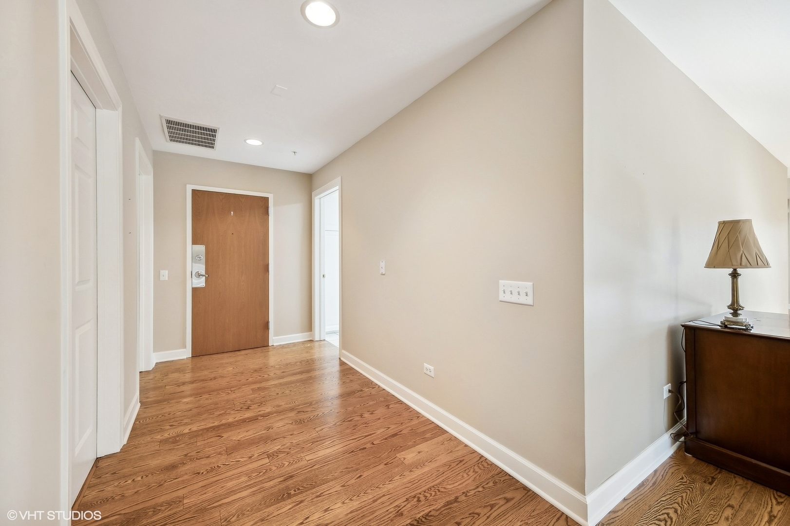 360 Green Bay Road, Unit 3D Winnetka, IL 60093 - Photo 2 of 30 a view of hallway with bathroom