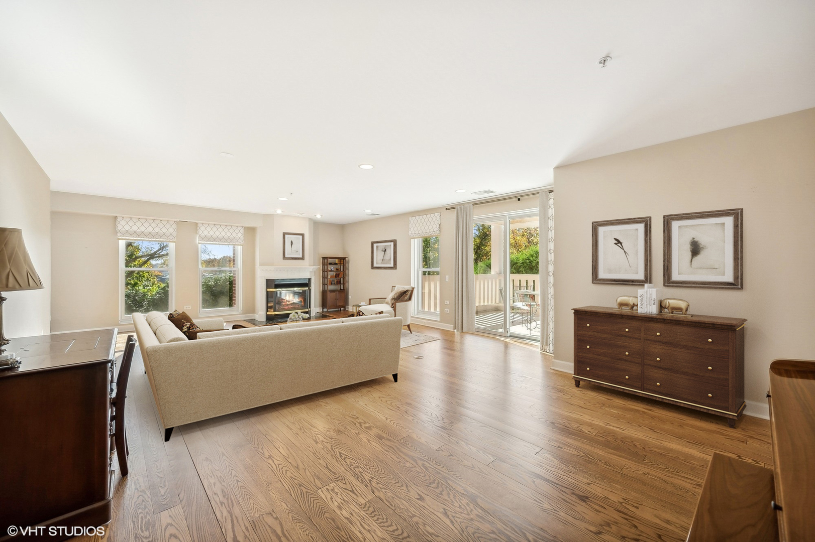 360 Green Bay Road, Unit 3D Winnetka, IL 60093 - Photo 3 of 30 a living room with furniture and a wooden floor