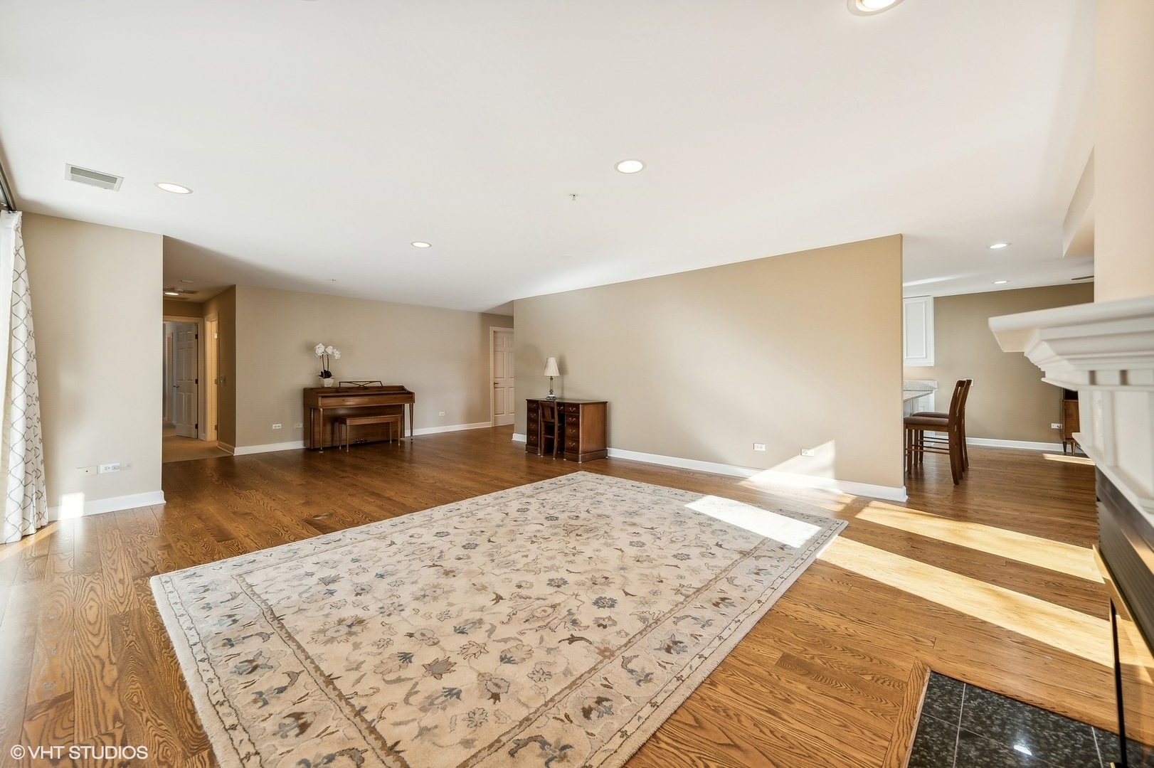 360 Green Bay Road, Unit 3D Winnetka, IL 60093 - Photo 6 of 30 a living room with furniture and a wooden floor
