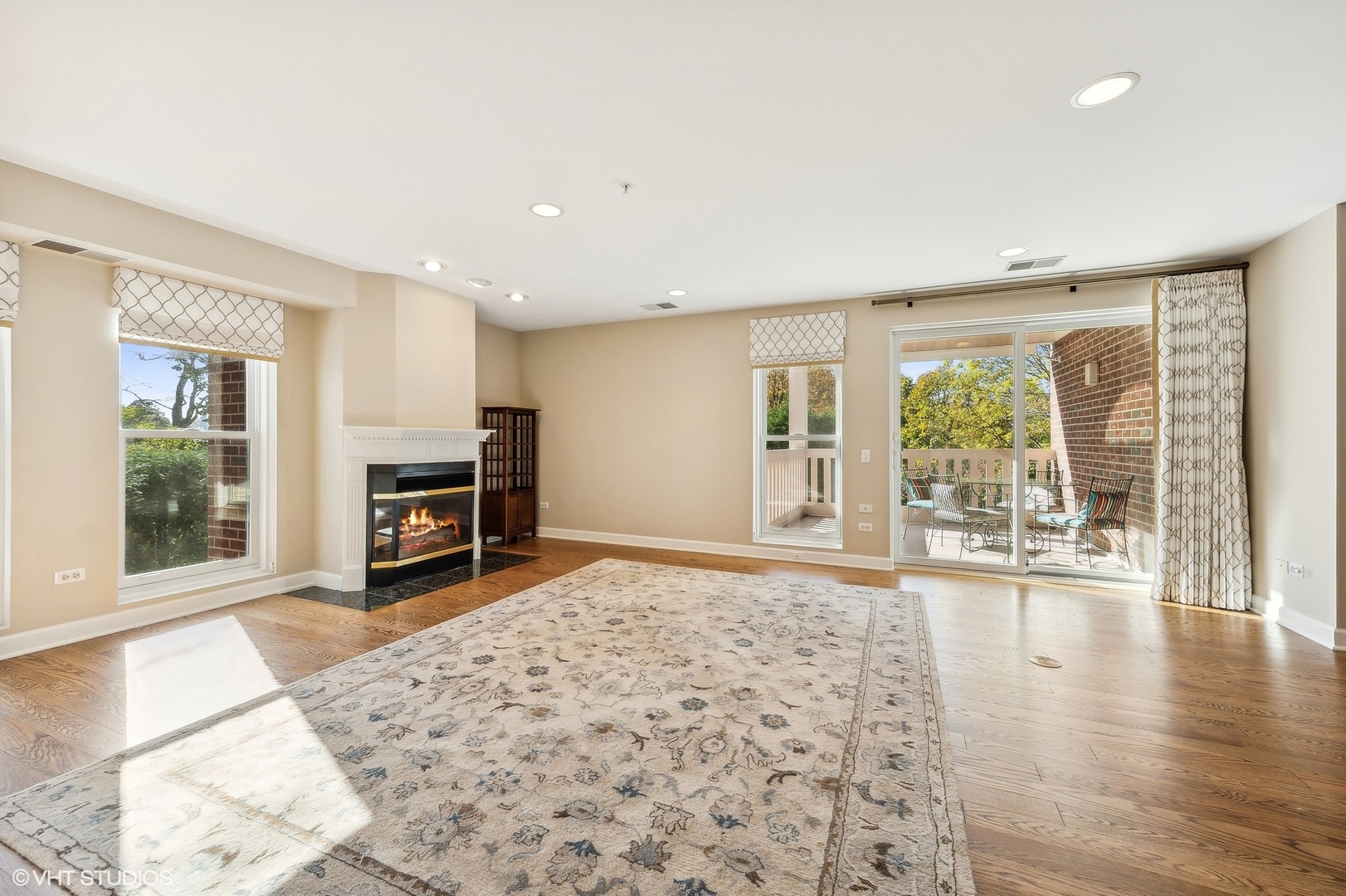 360 Green Bay Road, Unit 3D Winnetka, IL 60093 - Photo 9 of 30 a big room with wooden floor and a large window