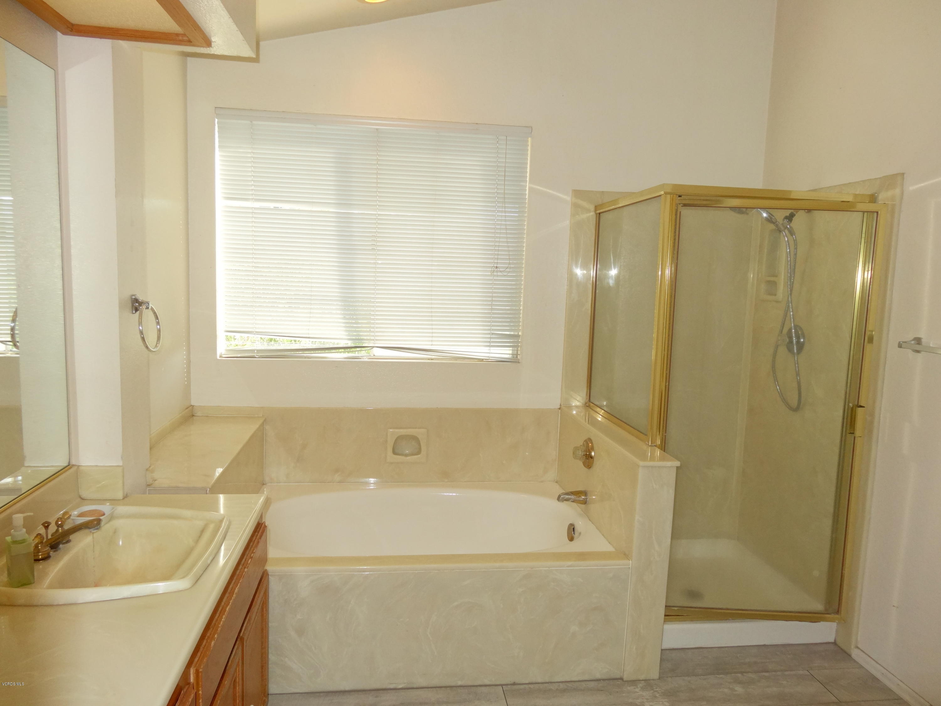 32 Valley Crest Road Simi Valley, CA 93065 - Photo 22 of 39 a bathroom with a bathtub and a sink