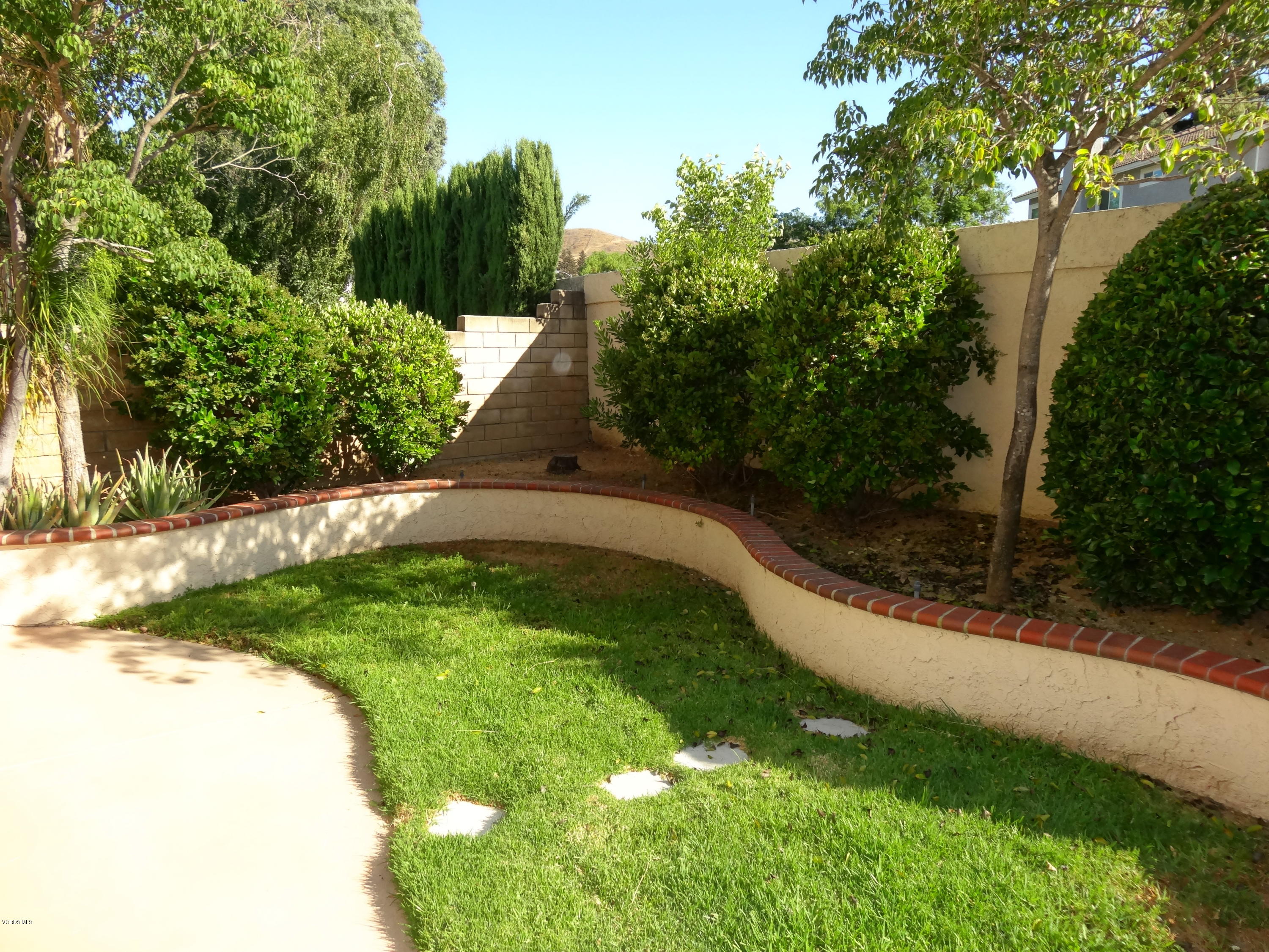 32 Valley Crest Road Simi Valley, CA 93065 - Photo 32 of 39 a view of a backyard
