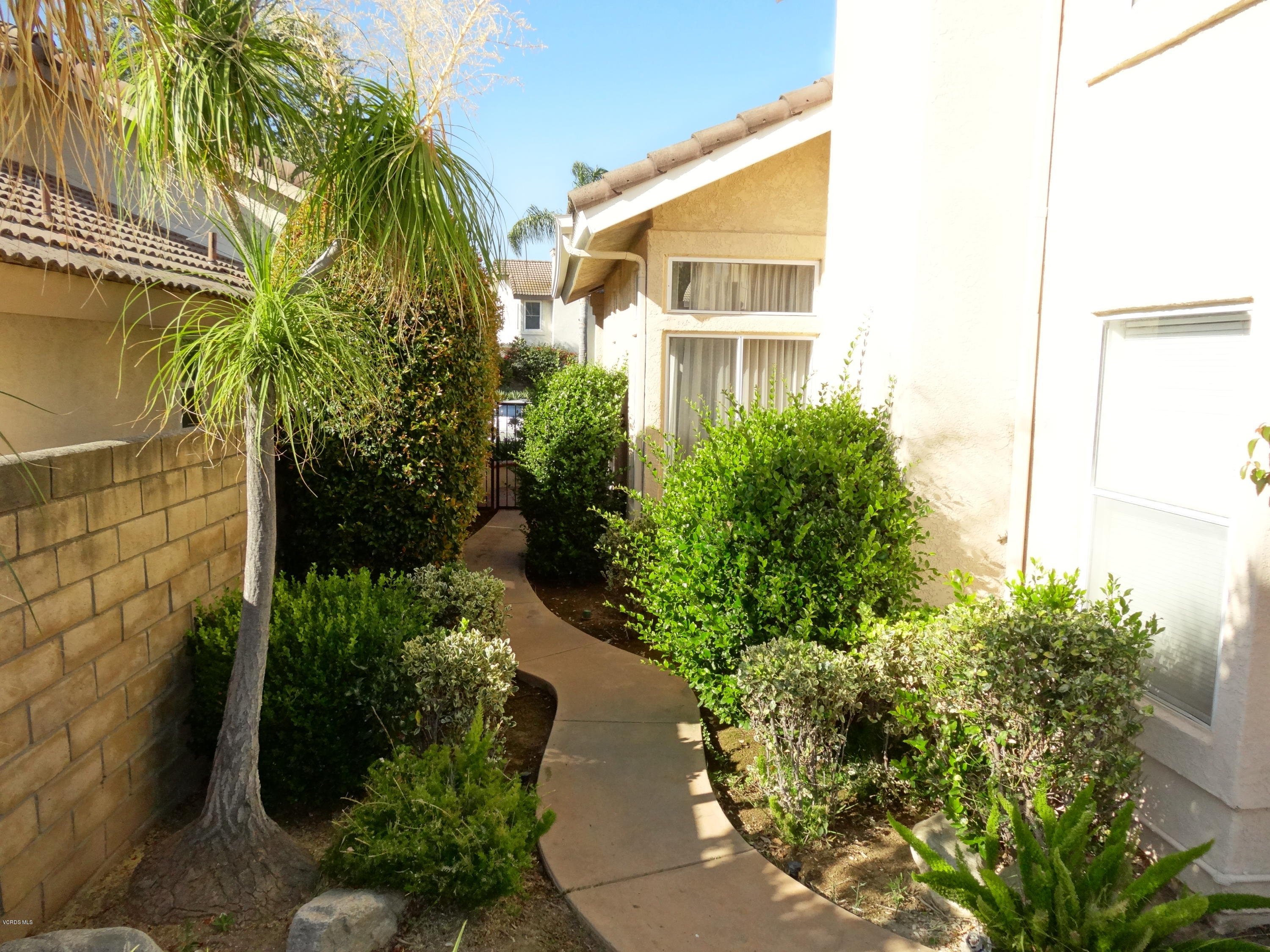 32 Valley Crest Road Simi Valley, CA 93065 - Photo 33 of 39 a view of a back yard of the house
