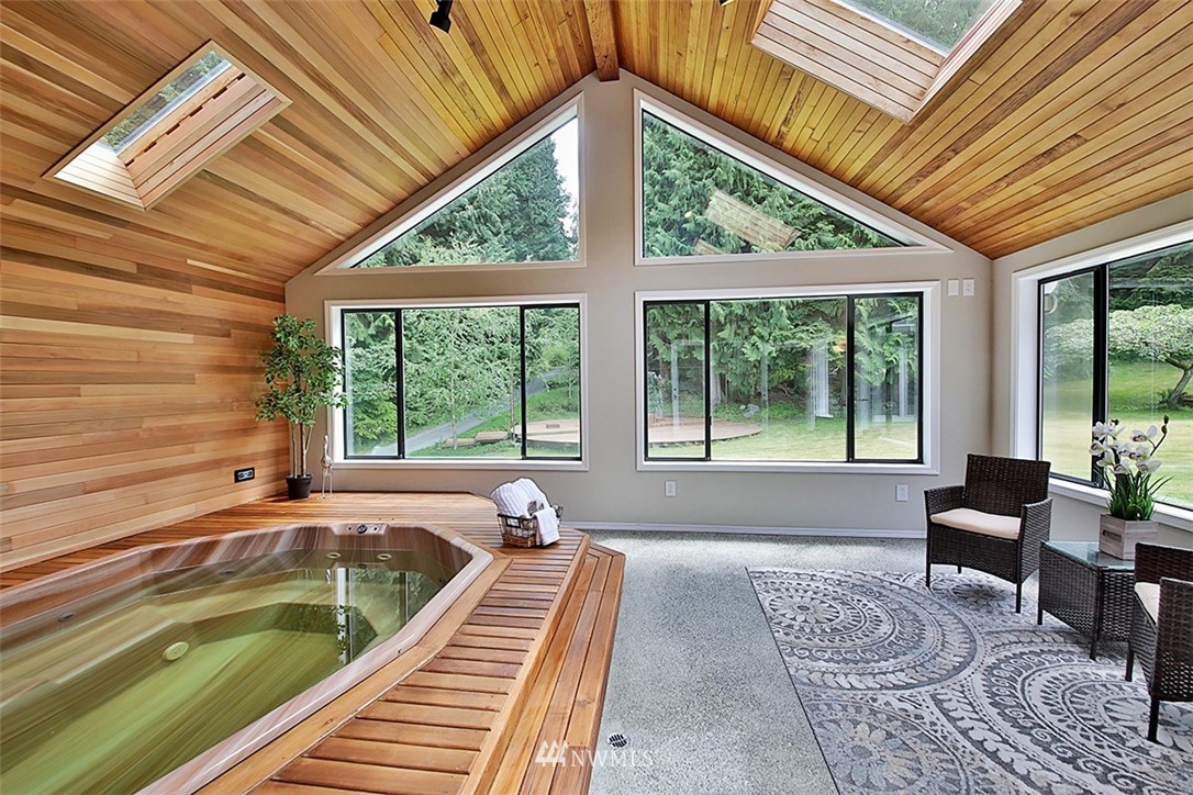 971 Sandy Point Road Langley, WA 98260 - Photo 16 of 25 a bathroom with a large window