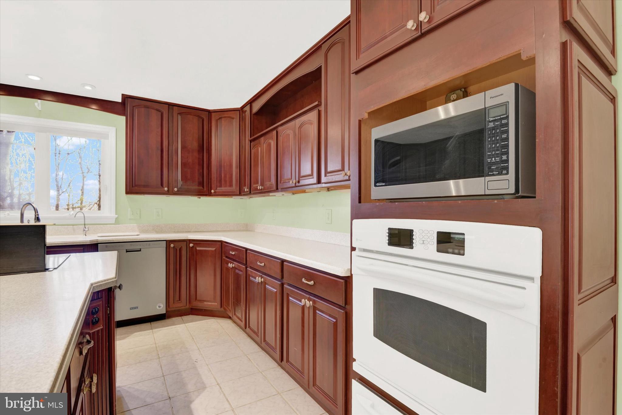 7509 Ridge Road Frederick, MD 21702 - Photo 12 of 48 Tons of cabinets
