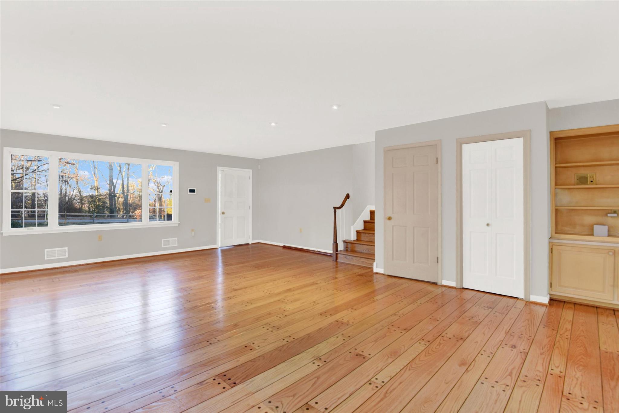 7509 Ridge Road Frederick, MD 21702 - Photo 6 of 48 Living room
