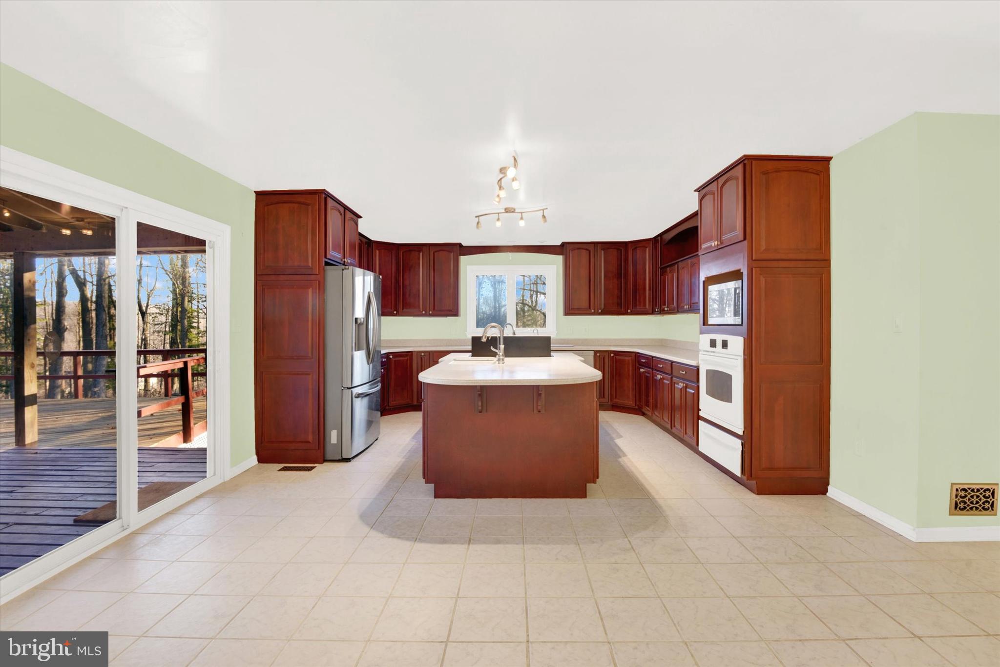 7509 Ridge Road Frederick, MD 21702 - Photo 9 of 48 HUGE Kitchen