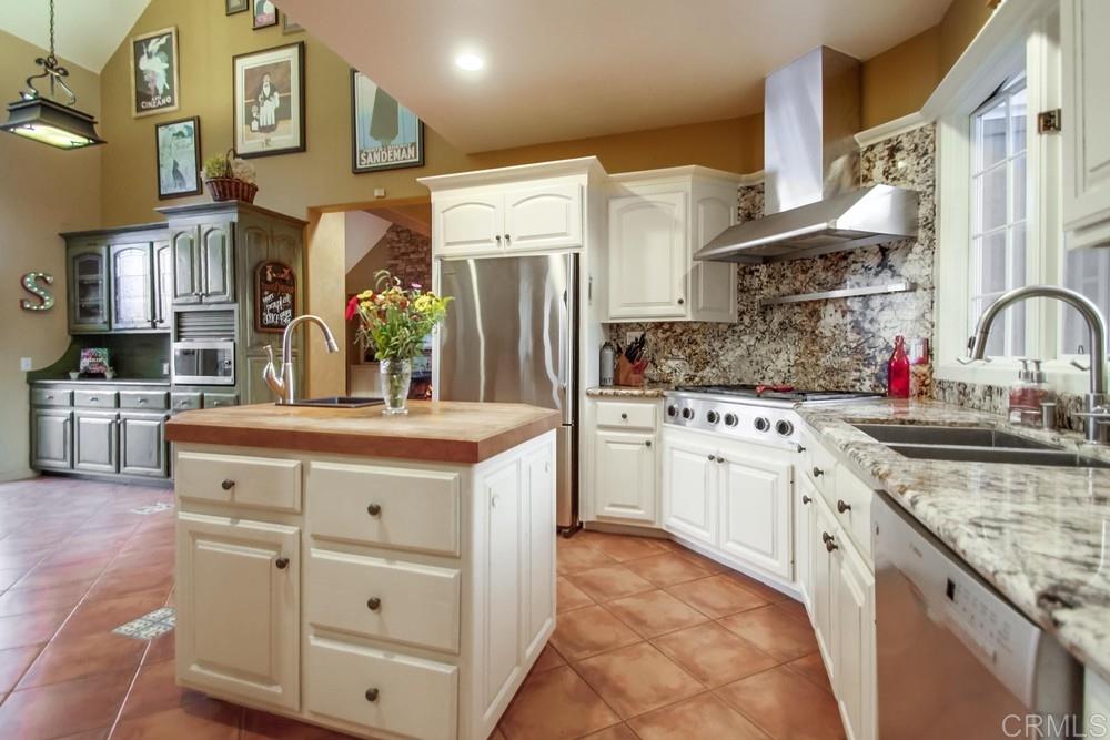 670 Georgine Road Fallbrook, CA 92028 - Photo 8 of 25 Perfect prep island with built in sink and additional storage