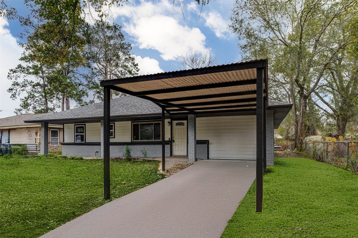 511 Wagers Street Conroe, TX 77301 - Photo 3 of 39 a house view with a garden space