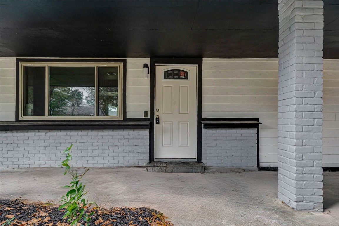 511 Wagers Street Conroe, TX 77301 - Photo 4 of 39 a view of entrance