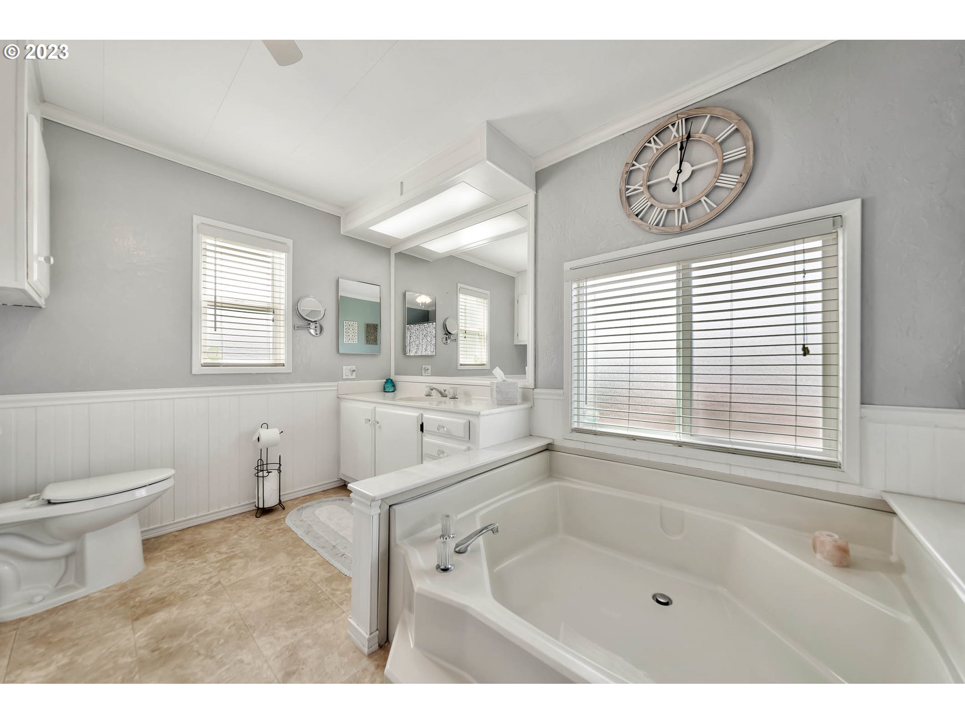 85721 Hampstead Lane Eugene, OR 97405 - Photo 29 of 45 a bathroom with a bathtub sink vanity and toilet