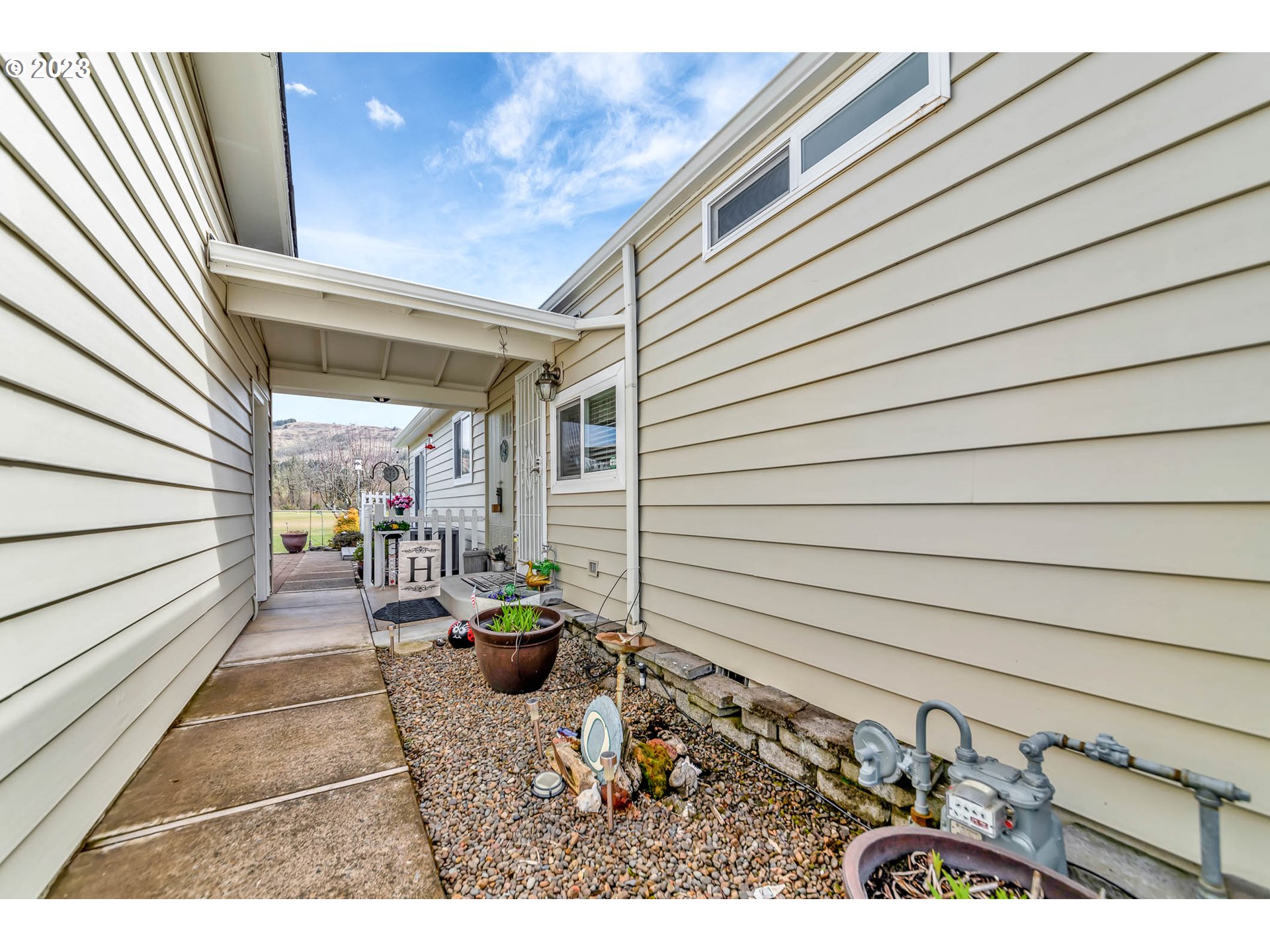 85721 Hampstead Lane Eugene, OR 97405 - Photo 44 of 45 a view of a patio with wooden chairs and potted plants