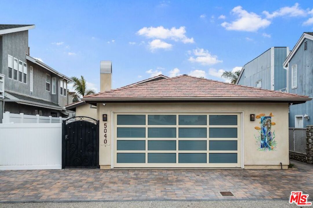 5040 Terramar Way Oxnard, CA 93035 - Photo 11 of 16 a front view of a house with a garage