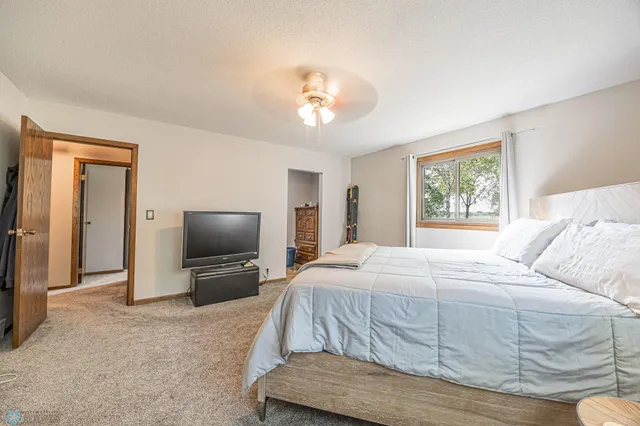 $460,000 | 204 Oxbow Circle, Kindred, ND 58047