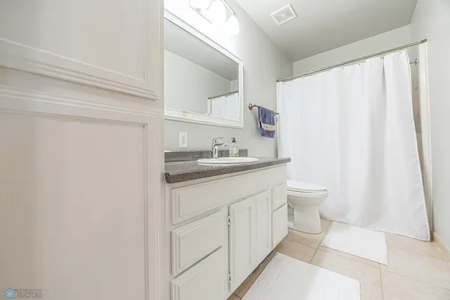 $460,000 | 204 Oxbow Circle, Kindred, ND 58047