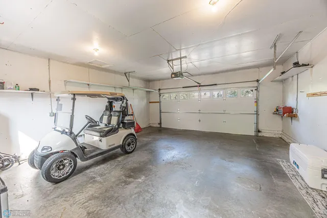 $460,000 | 204 Oxbow Circle, Kindred, ND 58047