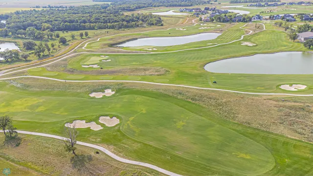 $460,000 | 204 Oxbow Circle, Kindred, ND 58047