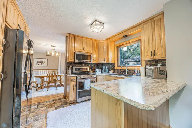 $460,000 | 204 Oxbow Circle, Kindred, ND 58047