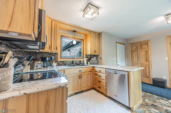 $415,000 | 204 Oxbow Circle, Oxbow, ND 58047