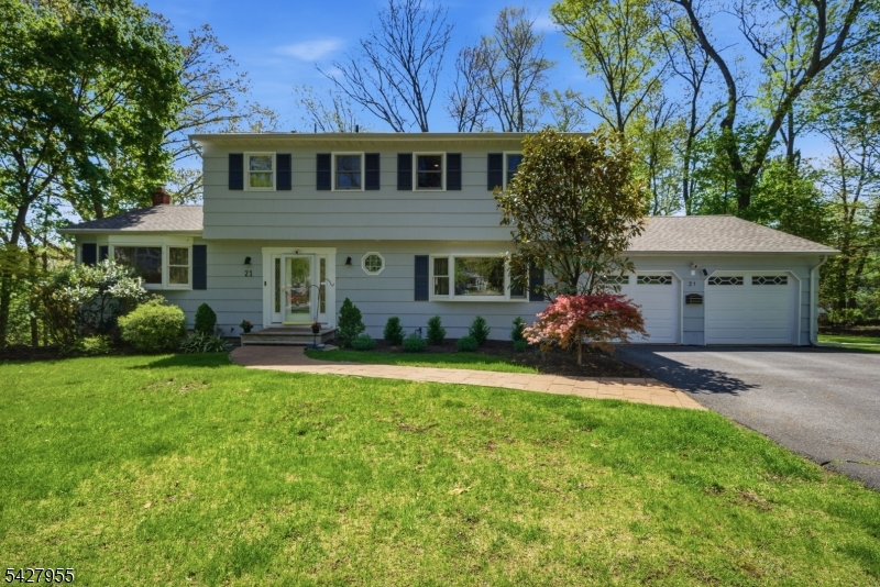 21 Robin Hood Road Morris Plains, NJ 07950 - Photo 1 of 36