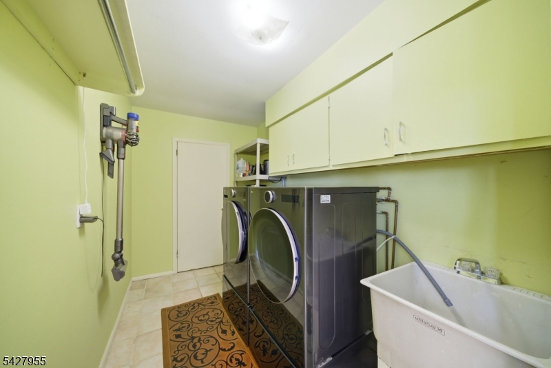 21 Robin Hood Road Morris Plains, NJ 07950 - Photo 18 of 36