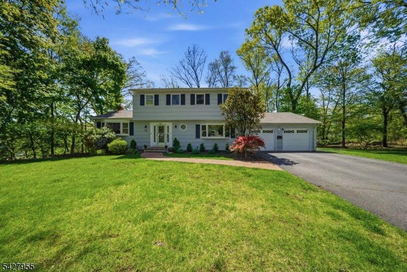 21 Robin Hood Road Morris Plains, NJ 07950 - Photo 2 of 36