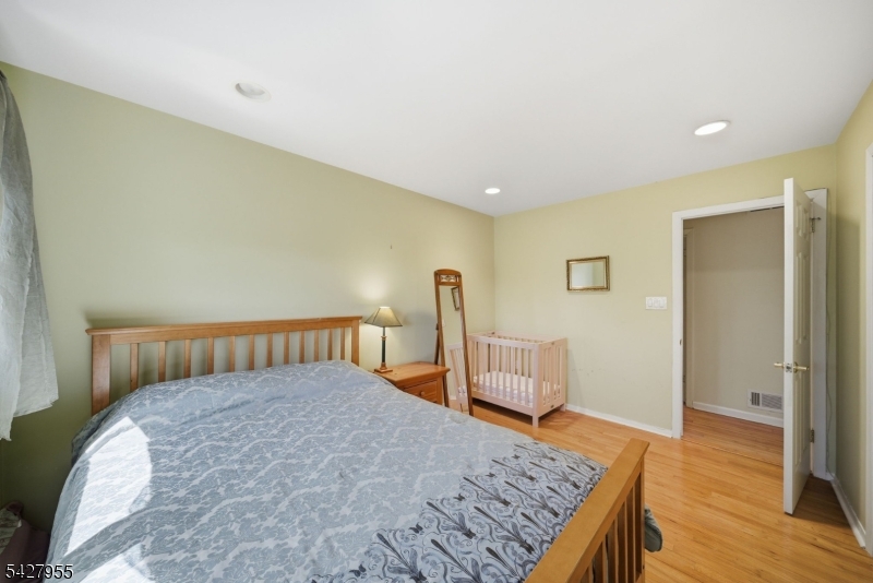 21 Robin Hood Road Morris Plains, NJ 07950 - Photo 23 of 36