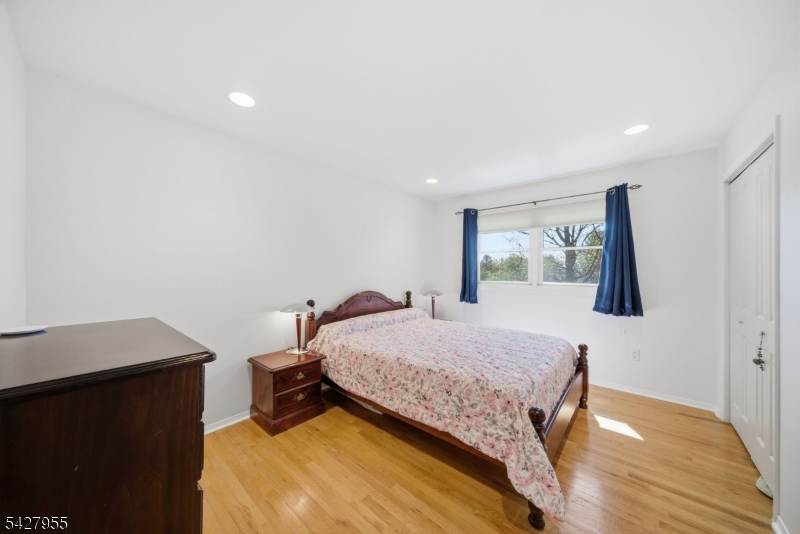 21 Robin Hood Road Morris Plains, NJ 07950 - Photo 24 of 36