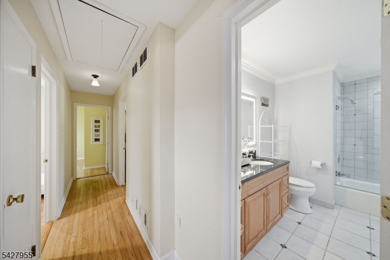21 Robin Hood Road Morris Plains, NJ 07950 - Photo 28 of 36
