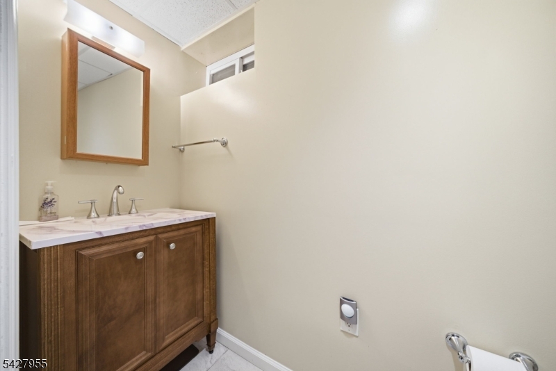 21 Robin Hood Road Morris Plains, NJ 07950 - Photo 30 of 36