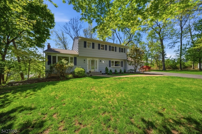 21 Robin Hood Road Morris Plains, NJ 07950 - Photo 3 of 36