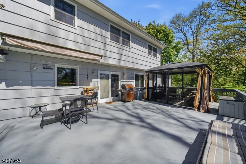 21 Robin Hood Road Morris Plains, NJ 07950 - Photo 33 of 36