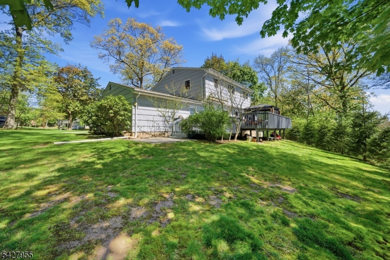 21 Robin Hood Road Morris Plains, NJ 07950 - Photo 34 of 36
