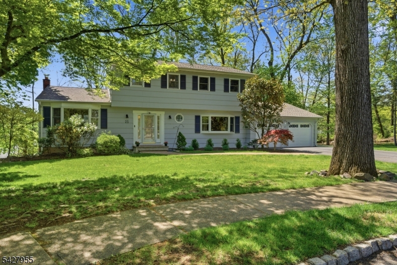 21 Robin Hood Road Morris Plains, NJ 07950 - Photo 4 of 36