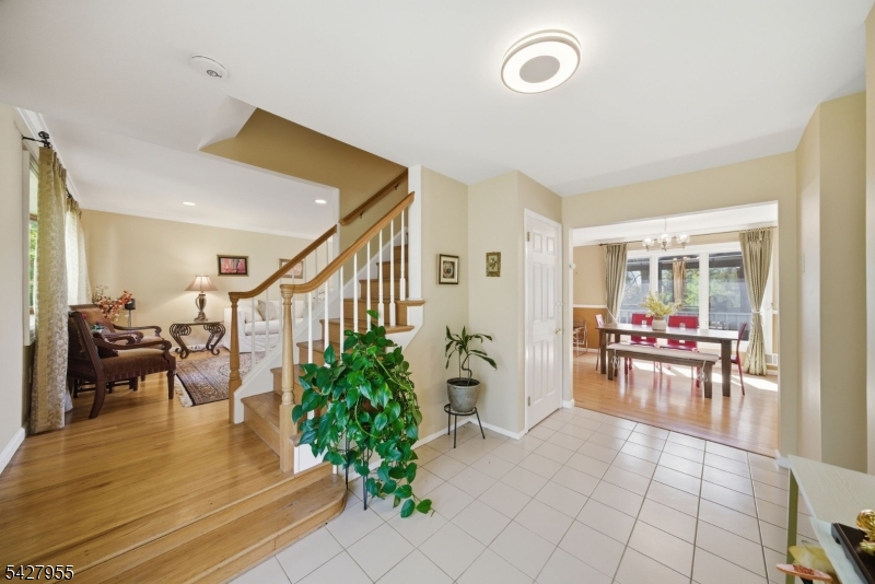 21 Robin Hood Road Morris Plains, NJ 07950 - Photo 6 of 36