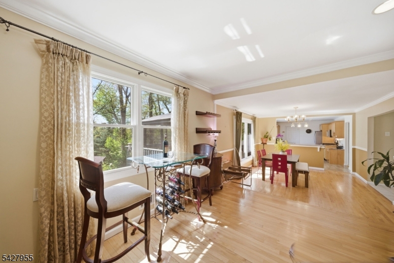 21 Robin Hood Road Morris Plains, NJ 07950 - Photo 9 of 36