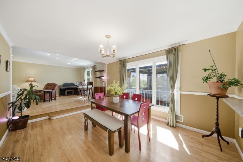 21 Robin Hood Road Morris Plains, NJ 07950 - Photo 10 of 36
