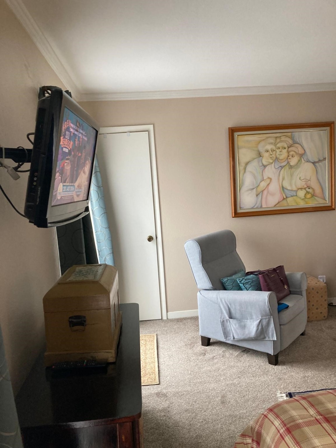 1623 Prairie Grove Drive Houston, TX 77077 - Photo 31 of 50 a living room with furniture and a flat screen tv