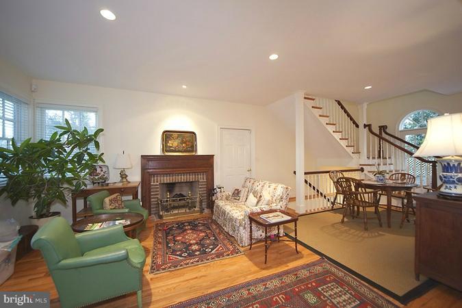 6238 Radcliff Road Alexandria, VA 22307 - Photo 3 of 15 Family Room