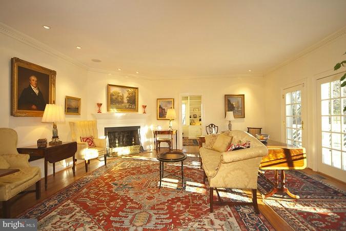6238 Radcliff Road Alexandria, VA 22307 - Photo 6 of 15 Living Room
