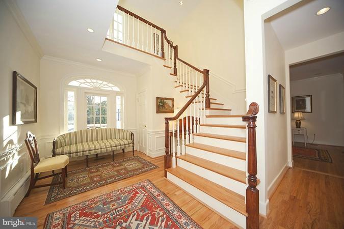 6238 Radcliff Road Alexandria, VA 22307 - Photo 8 of 15 Foyer