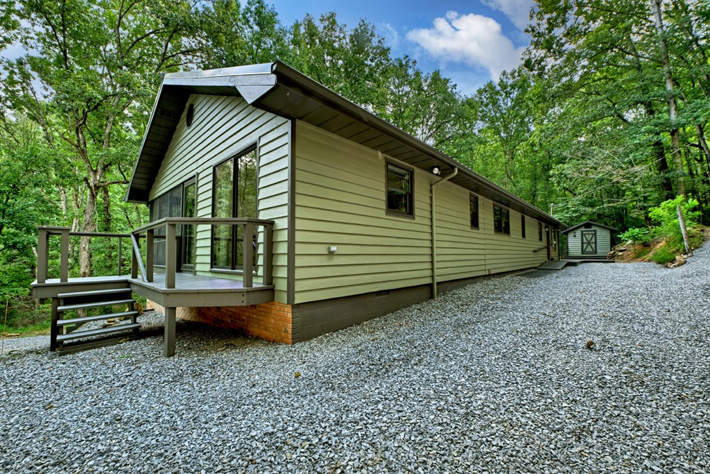 260 Flt Crk Crossing Blue Ridge, GA 30513 - Photo 24 of 64 Long Transom Windows for Bedrooms