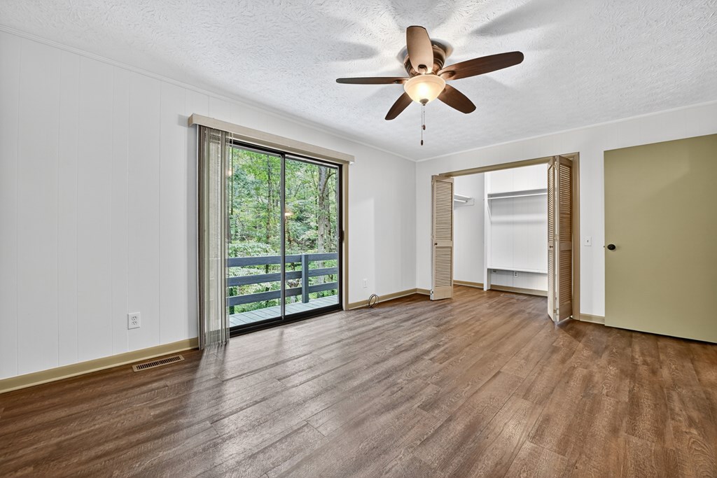 260 Flt Crk Crossing Blue Ridge, GA 30513 - Photo 30 of 64 Guest Bedroom w/Transom